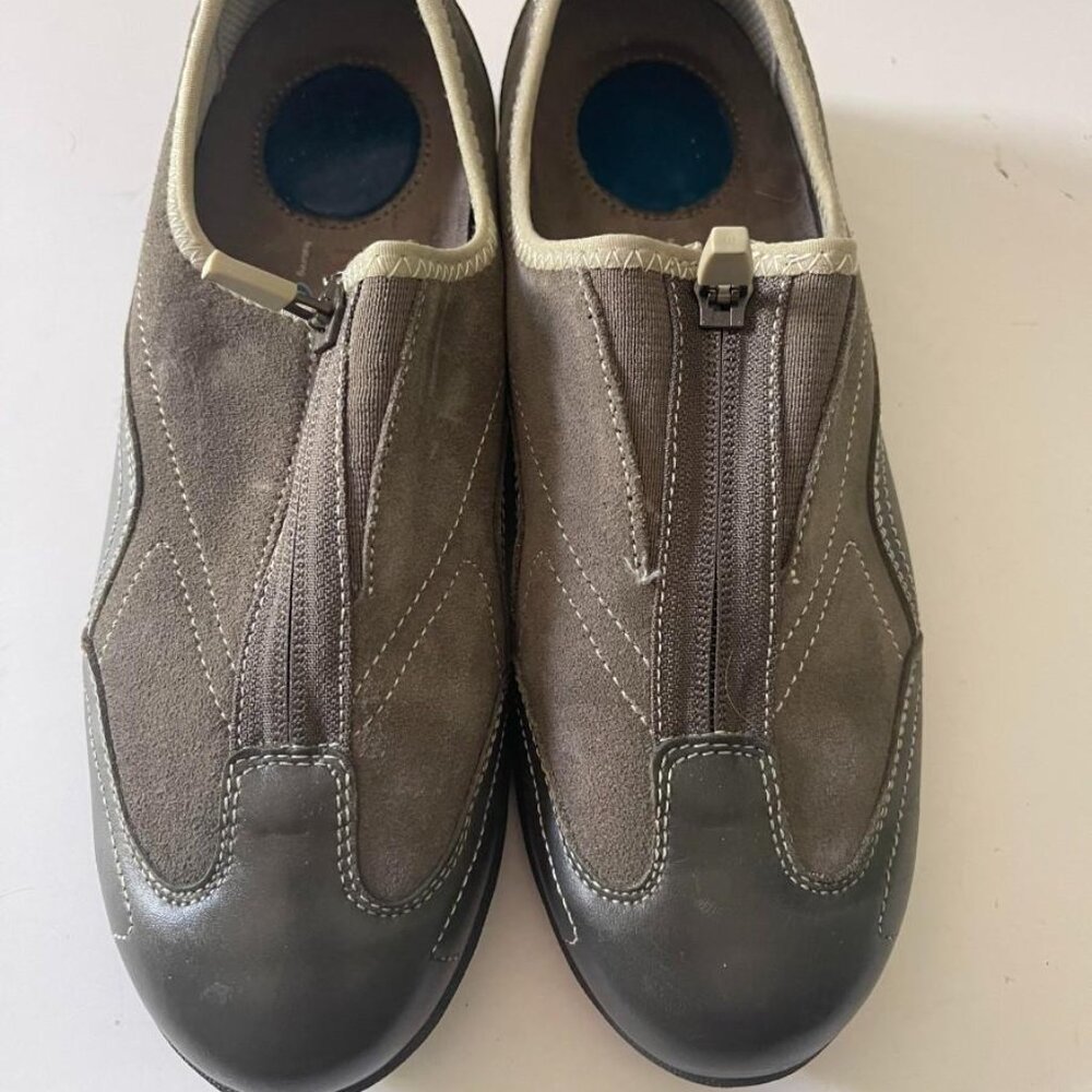 Brand New Dr Scholls Sneakers in size 6